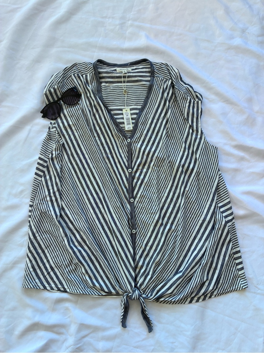 NWT Max Studio Sleeveless Button-Front Tie Hem Striped Top - White & Navy